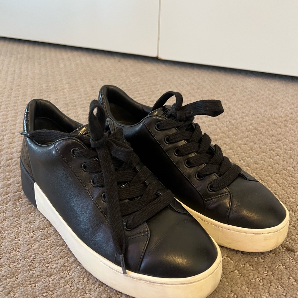 Vince Black and White Leather Sneakers Sleek Design